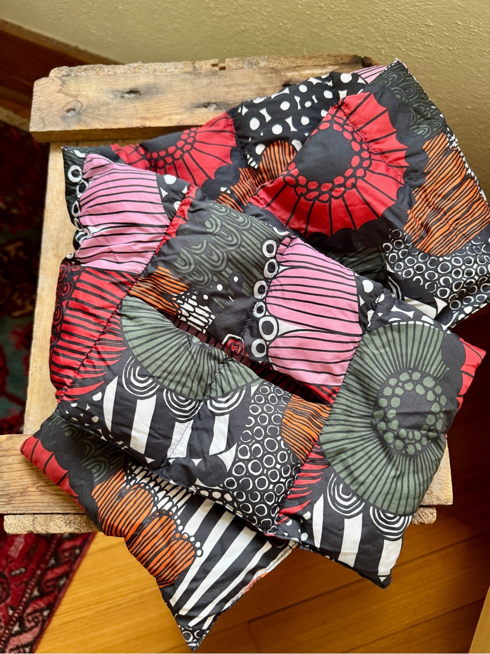 Marimekko for Uniqlo Padded Scarf in Multicolor Floral - Picture 4 of 7